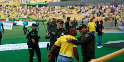 En fotos: la pelea entre hinchas del Real Cartagena y personal de logística