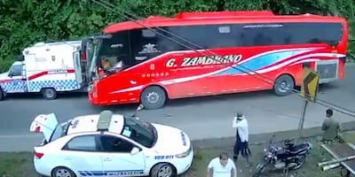 Video: bus atropelló a paramédicos que estaban atendiendo a varios heridos