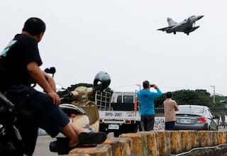 ¡Tensión! Taiwán detecta 38 aviones chinos alrededor de la isla 