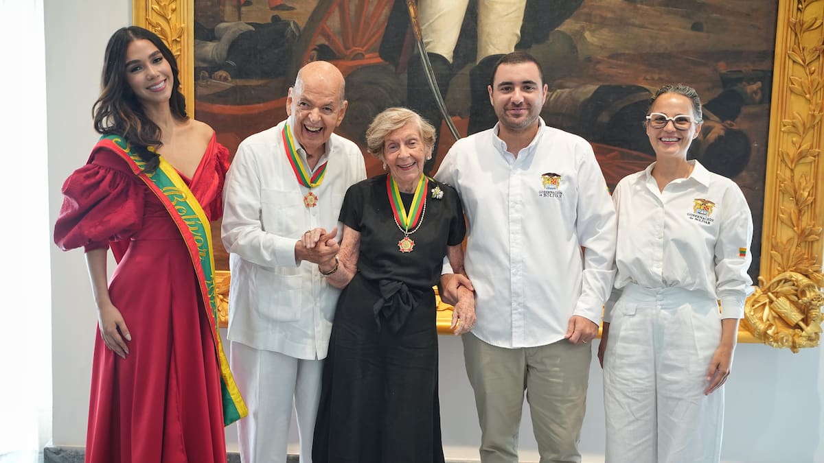 Señorita Bolívar, Andrea Vásquez, Raimundo Angulo, Yolanda Pupo, el gobernador de Bolívar, Yamil Arana y la directora de Icultur, Lina Rodríguez.