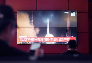 Explota un cohete de Corea del Norte que llevaba un satélite espía 