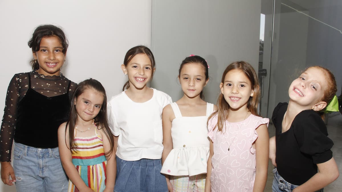 Carlotta Sánchez, Sabrina Bozzi, Carlotta Cavelier, Isabella Fernández, Emma Cavelier y Crisitina Arboleda.