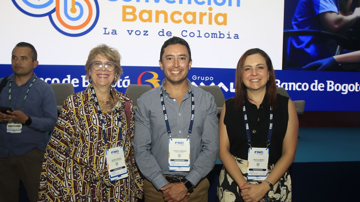 Mónica Gómez, Sergio Silva y Angela Vaca.