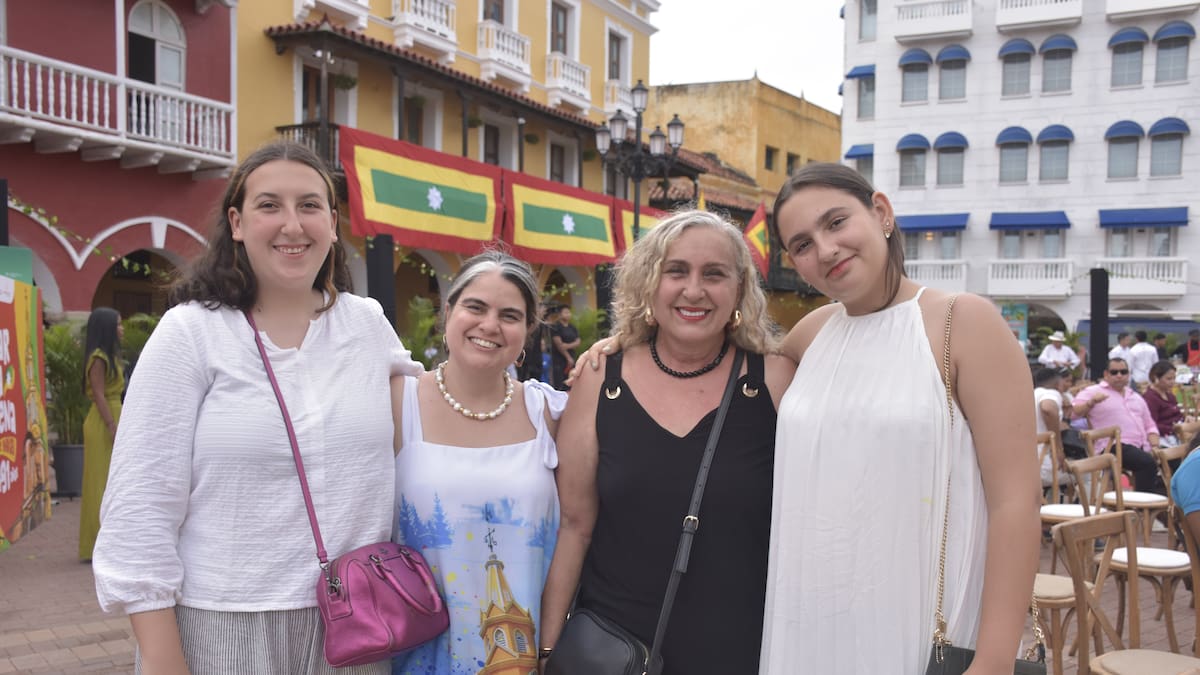 María Harbr, María Rivera, Olga Pretel y Leyla Harbr.