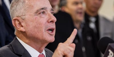 “Que no me halaguen con impunidades: Uribe sobre posible constituyente 