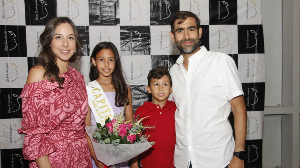 Silvana Franco de Vélez, la Capitana Infantil 2024, Victoria Lucía Vélez Franco, Hernán Felipe Vélez y Hernán Vélez González.