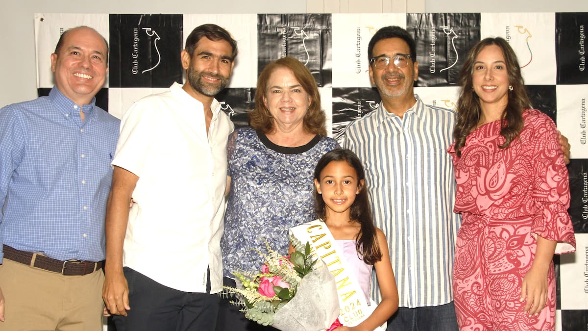 Ubaldo Morales, Hernán Vélez González, Patricia Acero de Bustillo, la Capitana Infantil, Victoria Lucía Vélez Franco, Orlando Bustillo Pareja y Silvana Franco de Vélez.