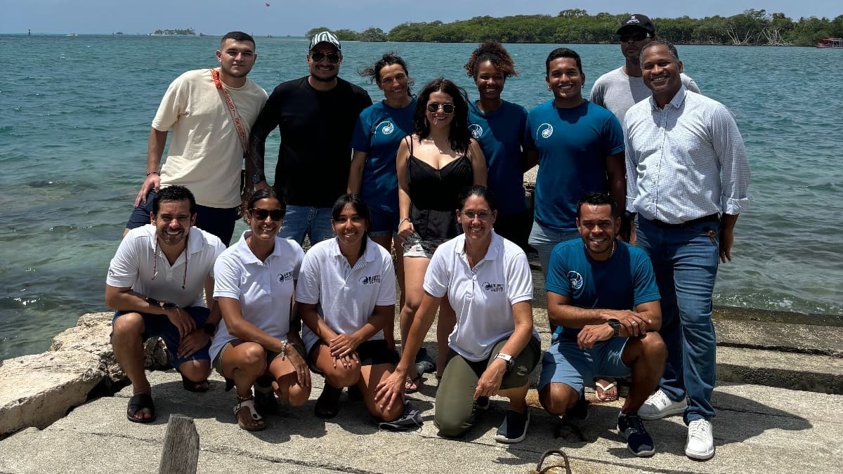 Representantes de Chevron Colombia,  Blue Indigo, Gobernación de San Andrés, comunidad y líderes de otras regiones del país.