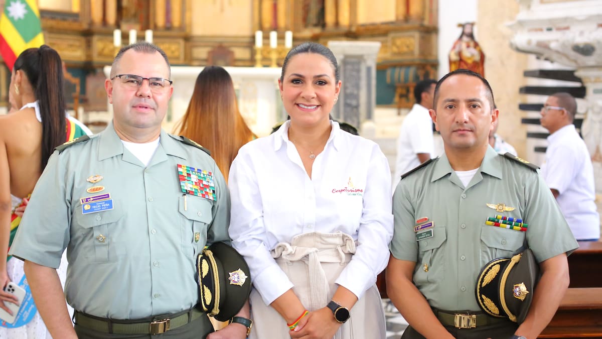 Coronel Gelver Yecid Peña, comandante de la Policía Metropolitana de Cartagena, Liliana Rodríguez y el coronel Alejandro Reyes, comandante del Departamento de Policía Bolívar.