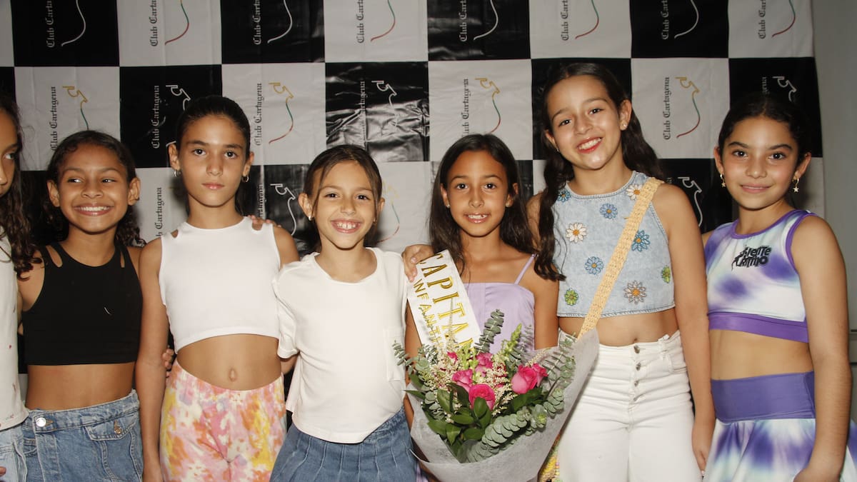 Sofía Pérez, María del Sol Romero, Carlotta Cavelier, Victoria Vélez Franco, Laurina Duque y Martina Vergel.