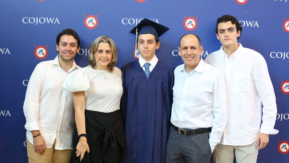 Carlos Vélez, Angélica López, Andrés Felipe Vélez, Carlos Vélez García y Juan Pablo Vélez.