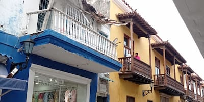 En video: se desploma casa abandonada en el Centro Histórico