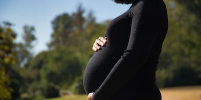 Mujeres jóvenes tratadas por cáncer de mama pueden tener hijos