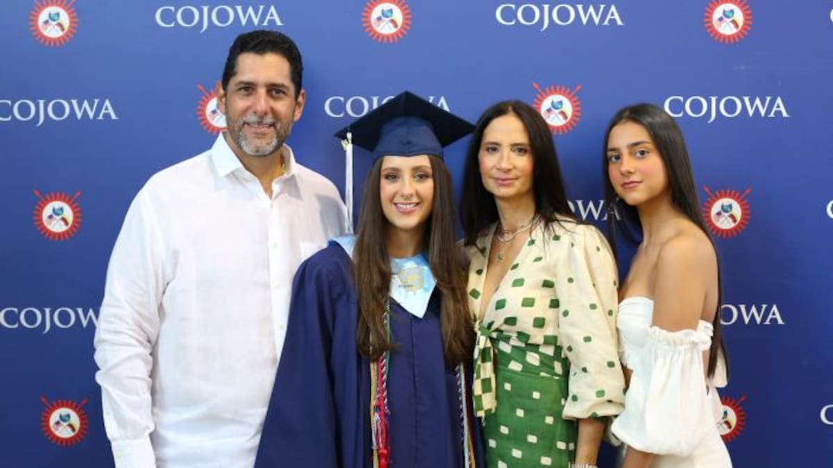 Dionisio Vélez, Sandra Vélez, María Victoria Donado y Estefanía Vélez.